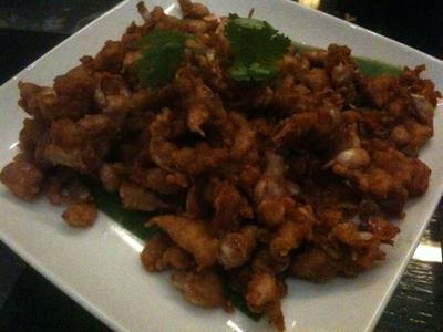 ปลาหมึกทอดกระเทียม ที่ ร้านอาหาร Cafe Chilli Siam Paragon