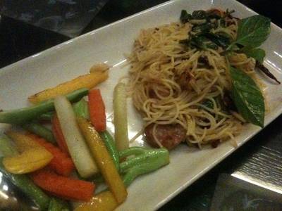 สปาเก็ตตี้ไส้กรอกอีสาน ที่ ร้านอาหาร Cafe Chilli Siam Paragon