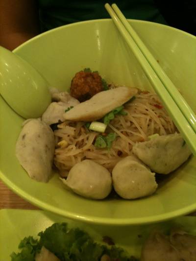 เล็กแห้ง ต้มยำ ที่ ร้านอาหาร เจียงลูกชิ้นปลา Fortune Tower