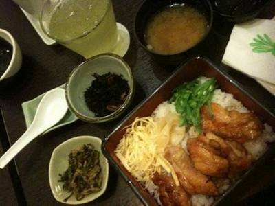 ข้าวหน้าไก่ ของเพื่อน ที่ ร้านอาหาร Wasabi Esplanade