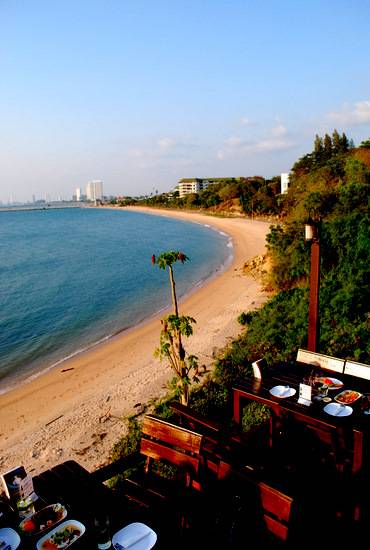 ร้านอาหาร ริมผา ลาภิน