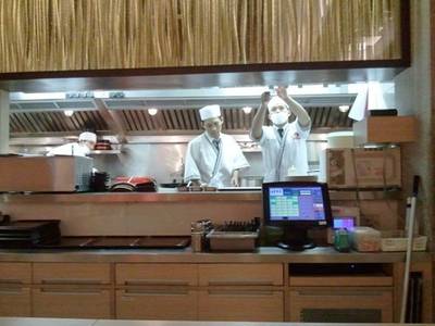 ห้องครัว ที่ ร้านอาหาร Kazokutei Central ปิ่นเกล้า