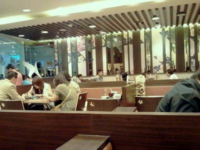 บรรยากาศร้าน ที่ ร้านอาหาร Kazokutei Central ปิ่นเกล้า