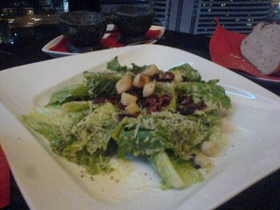 Caesar Salad ที่ ร้านอาหาร Rib Room & Bar (RR & B)
