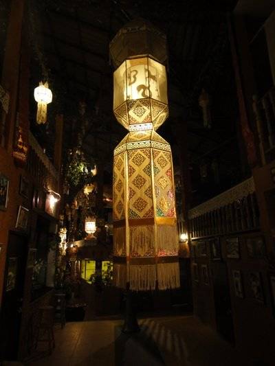 โคมไฟสวยมาก ที่ ร้านอาหาร เฮือนสุนทรี เวชานนท์