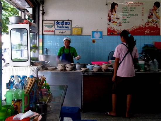 ร้านอาหาร รุ่งเรือง ก๋วยเตี๋ยวหมู