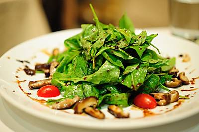 Rocket Salad with Grilled Porcini ที่ ร้านอาหาร Amici by Pomodoro