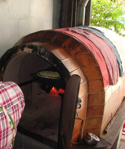 เตาถ่าน ที่ ร้านอาหาร ลันตา พิซซ่าเตาถ่าน