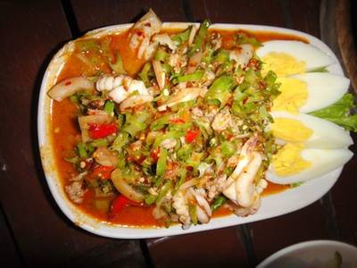 ยำถั่วพู ที่ ร้านอาหาร ลัลลาบาย