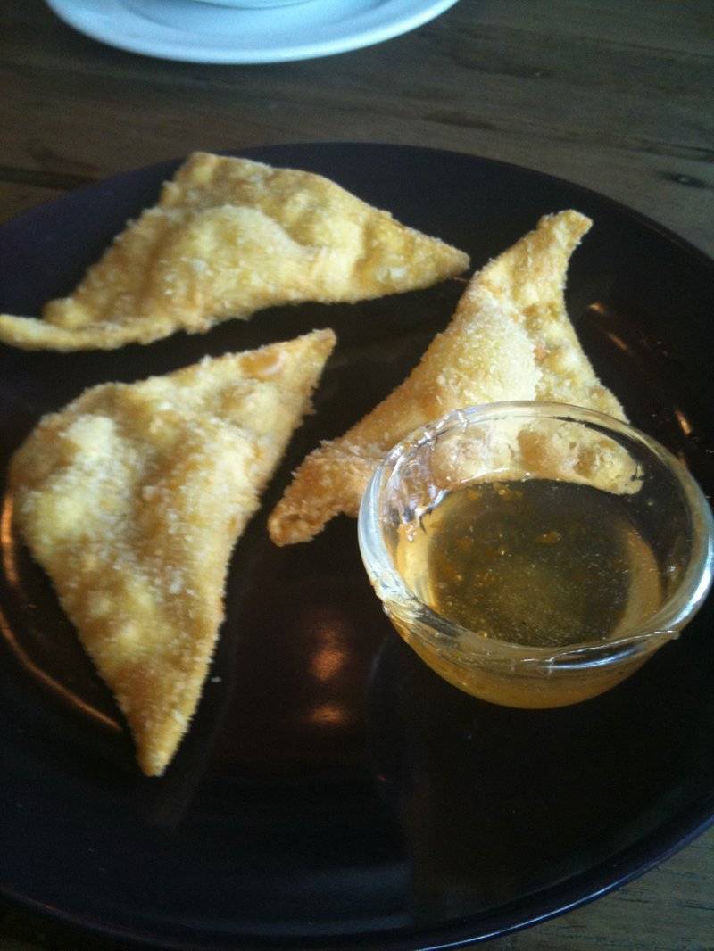 เกี้ยวห่อชีส ที่ ร้านอาหาร ร้านสเต็ก แอนนา tree square