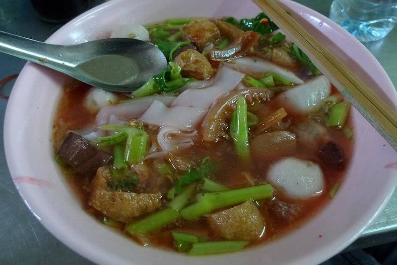 http://i194.photobucket.com/albums/z55/wisruteb/Food/yf007.jpg ที่ ร้านอาหาร เย็นตาโฟ 300 ห้อง
