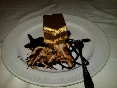tiramisu เป็นจานเดียวที่ควักกล้องมาถ่ายทัน ที่ ร้านอาหาร La Villa หัวหิน