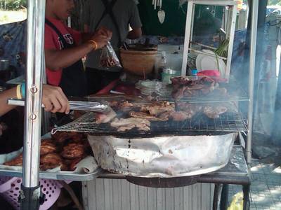 เตาย่าง ที่ ร้านอาหาร ส้มตำถนนตก