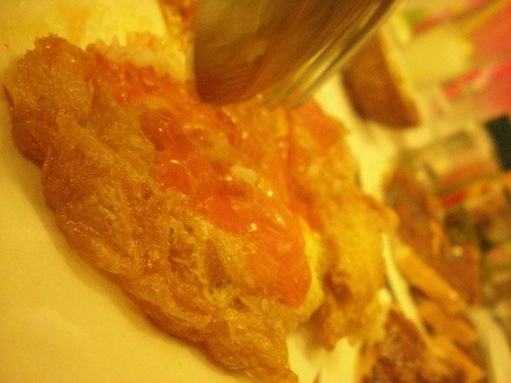 บางส่วนที่ขาดหายของไข่เจียว ที่ ร้านอาหาร บรรเจิด