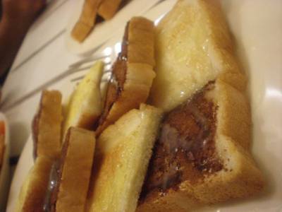 ปังช็อกโกนมแสนอร่อย ที่ ร้านอาหาร บรรเจิด