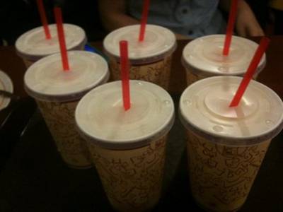 ของใครเป็นของใครแยกไม่ออกค่ะ ที่ ร้านอาหาร มนต์นมสด มาบุญครอง