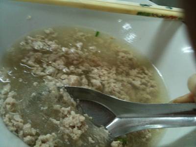 วุ้นเส้นเด็กของยอง ยอง เหลา ที่ ร้านอาหาร ก๋วยเตี๋ยวตำลึง นายเพ้ง