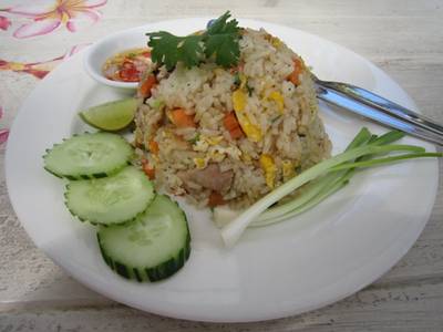 ข้าวผัดหมู ที่ ร้านอาหาร ดวงตาตุง
