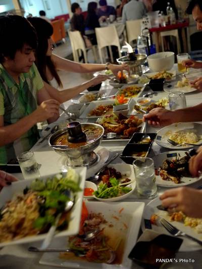 กินกันถล่มทลาย...  - -" ที่ ร้านอาหาร ทูซิท หลังสวน