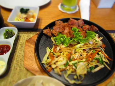 เนื้อเทปัน เหนียวครับ ที่ ร้านอาหาร Yura An Café