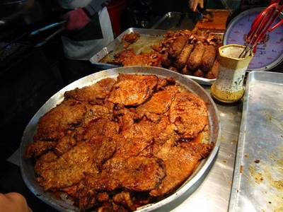 อันนี้ที่ย่างแล้ว ที่ ร้านอาหาร แม่สุมณฑา หมูย่างน้ำผึ้ง