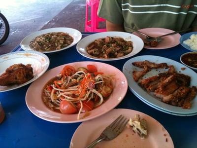 ส้มตำป้าแดง สามย่าน  ที่ ร้านอาหาร ส้มตำป้าแดง สามย่าน (เจ๊แดง)