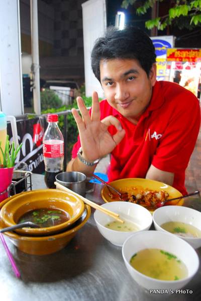 บะหมี่เกี๊ยว ที่ ร้านอาหาร บะหมี่เกี๊ยว หน้าปั๊มน้ำมันปิโตรนาส ลาดพร้าว