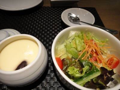สลัด ที่ ร้านอาหาร Honmono Sushi เซ็นทรัลชิดลม