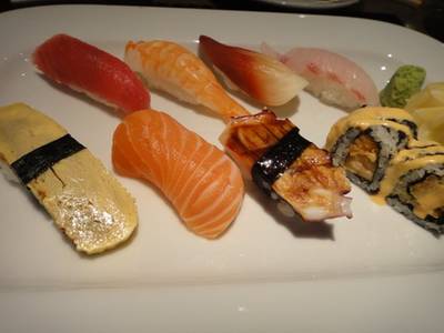 ชุดซูชิแบบธรรมดา ที่ ร้านอาหาร Honmono Sushi เซ็นทรัลชิดลม