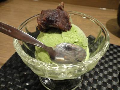 ไอสครีมชาเขียว ที่ ร้านอาหาร Honmono Sushi เซ็นทรัลชิดลม