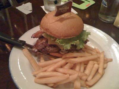 เบอร์เกอร์ ที่ ร้านอาหาร Hard Rock Cafe Bangkok