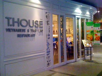 หน้าร้าน ที่ ร้านอาหาร T.House K-Village