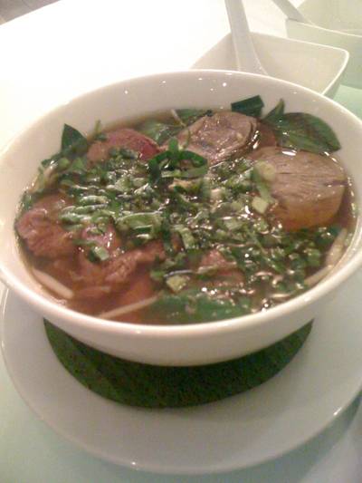 เกาเหลาเฝอเนื้อ ไทย-เฟรนช์ ที่ ร้านอาหาร T.House K-Village