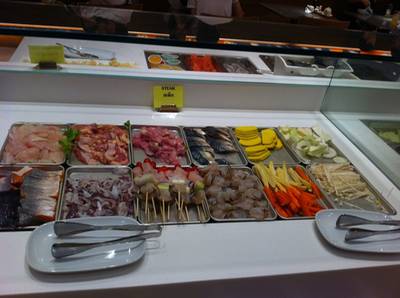 ของสดเลือกแล้วนำไปย่างค่ะ ที่ ร้านอาหาร Zen Seacon Square