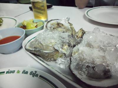 หอยนางรม ไม่ค่อยสดเท่าไหร่ ตัวโตปานกลาง ที่ ร้านอาหาร ต๋อย & คิด ซีฟู้ด
