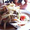 ส้มตำปูไข่ดอง ของเค้าเจ๋งจริงครับ ที่ ร้านอาหาร แพแม่น้ำ