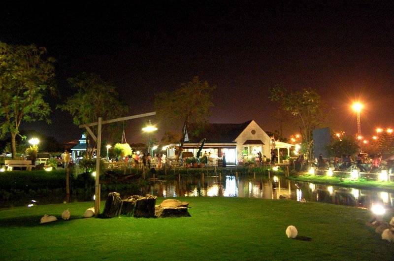 ร้านอาหาร บ้านน้ำเคียงดิน