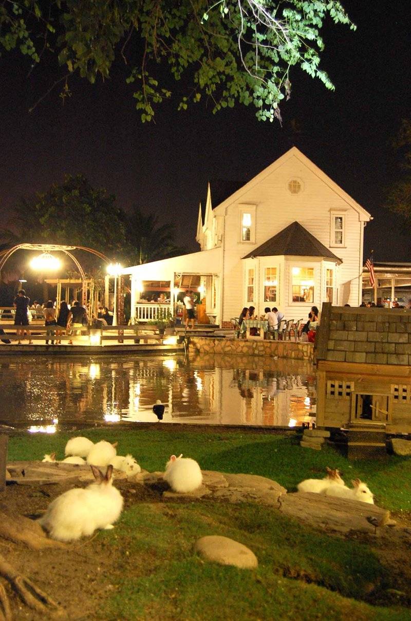 ร้านอาหาร บ้านน้ำเคียงดิน