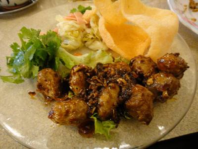 ลูกชิ้นเนื้อทอดเหล้าแดง ที่ ร้านอาหาร สอาดโภชนา