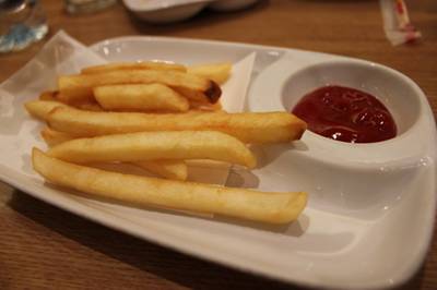 มันทอดกรุบๆยาวเชียะ!!(อร่อย) ที่ ร้านอาหาร ฮะจิบัง ราเมง