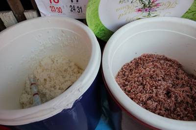 เลือกได้ว่าอยากรับประทานข้าวกล้องหรือข้าวสวย♥ ที่ ร้านอาหาร ครัวเบญจรงค์อาหารอิสลาม
