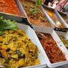 กับข้าวเรียงรายกว่า 20 อย่าง♥ ที่ ร้านอาหาร ครัวเบญจรงค์อาหารอิสลาม