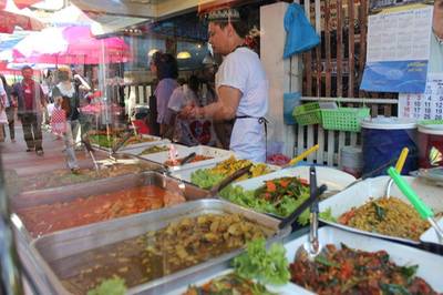 กับข้าวเพียบ! ที่ ร้านอาหาร ครัวเบญจรงค์อาหารอิสลาม