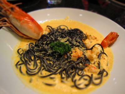 สปาเก็ตตีกุ้งแม่น้ำ อันนี้ใช้ได้ ที่ ร้านอาหาร Coffee Beans By Dao ร่วมฤดี Village