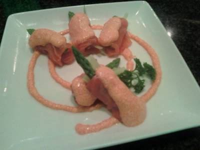 Salmon Mentai Sauce ทีเด็ด! ที่ ร้านอาหาร ฟูจิ อาคารอื้อจือเหลียง
