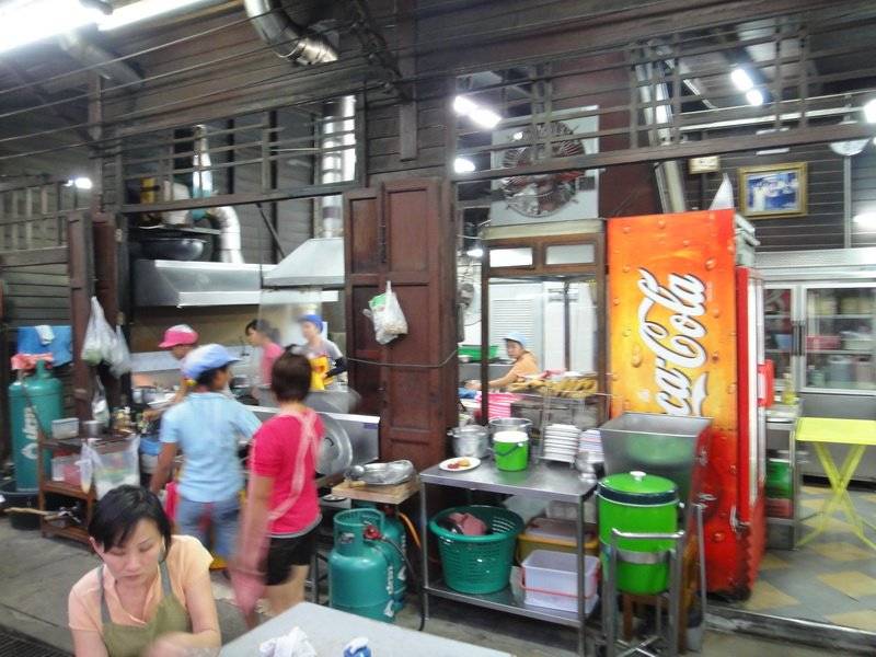 บริเวณครัว ที่ ร้านอาหาร ติ๊กโภชนา