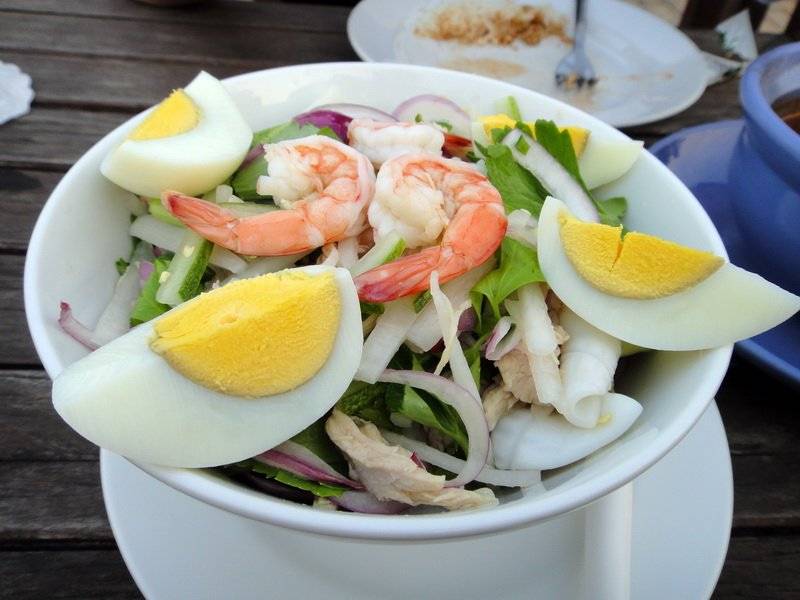 ยำใหญ่ ที่ ร้านอาหาร ปานเทวี ริเวอร์ไซด์ รีสอร์ท&สปา