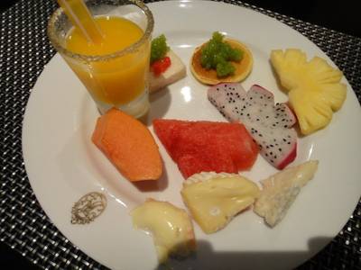 ร้านอาหาร The Rain Tree Cafe Plaza Athenee Hotel