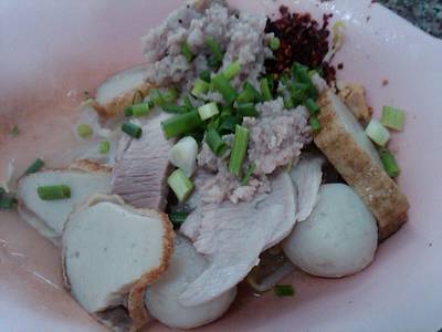 เส้นเล็กแห้ง ไม่ใน ที่ ร้านอาหาร รุ่งเรือง ก๋วยเตี๋ยวหมู