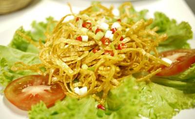 อาหารว่าง ยำทาโร่ ที่ ร้านอาหาร Goldies Bar